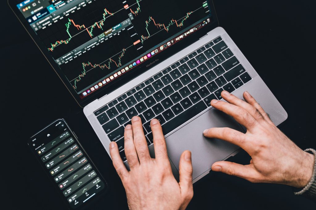 Por que Investir em Ações? Vantagens, Riscos e Oportunidades