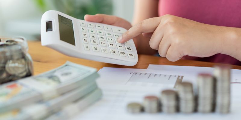 Como investir com renda mensal?