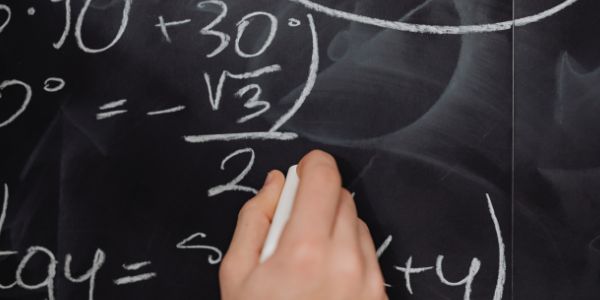 melhor curso de matemática financeira