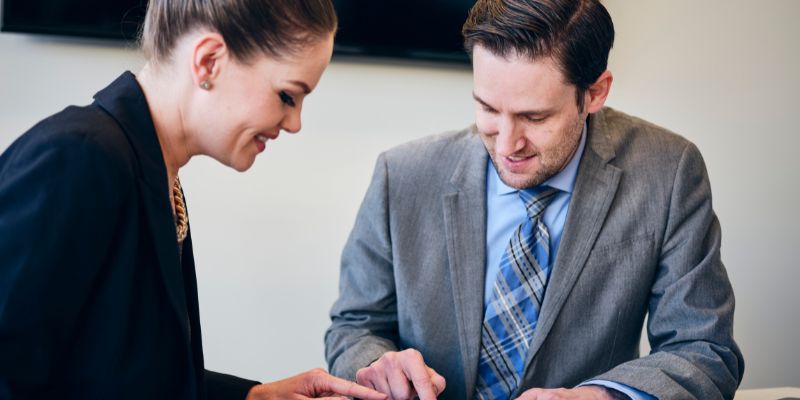 Onde um planejador financeiro pode trabalhar?